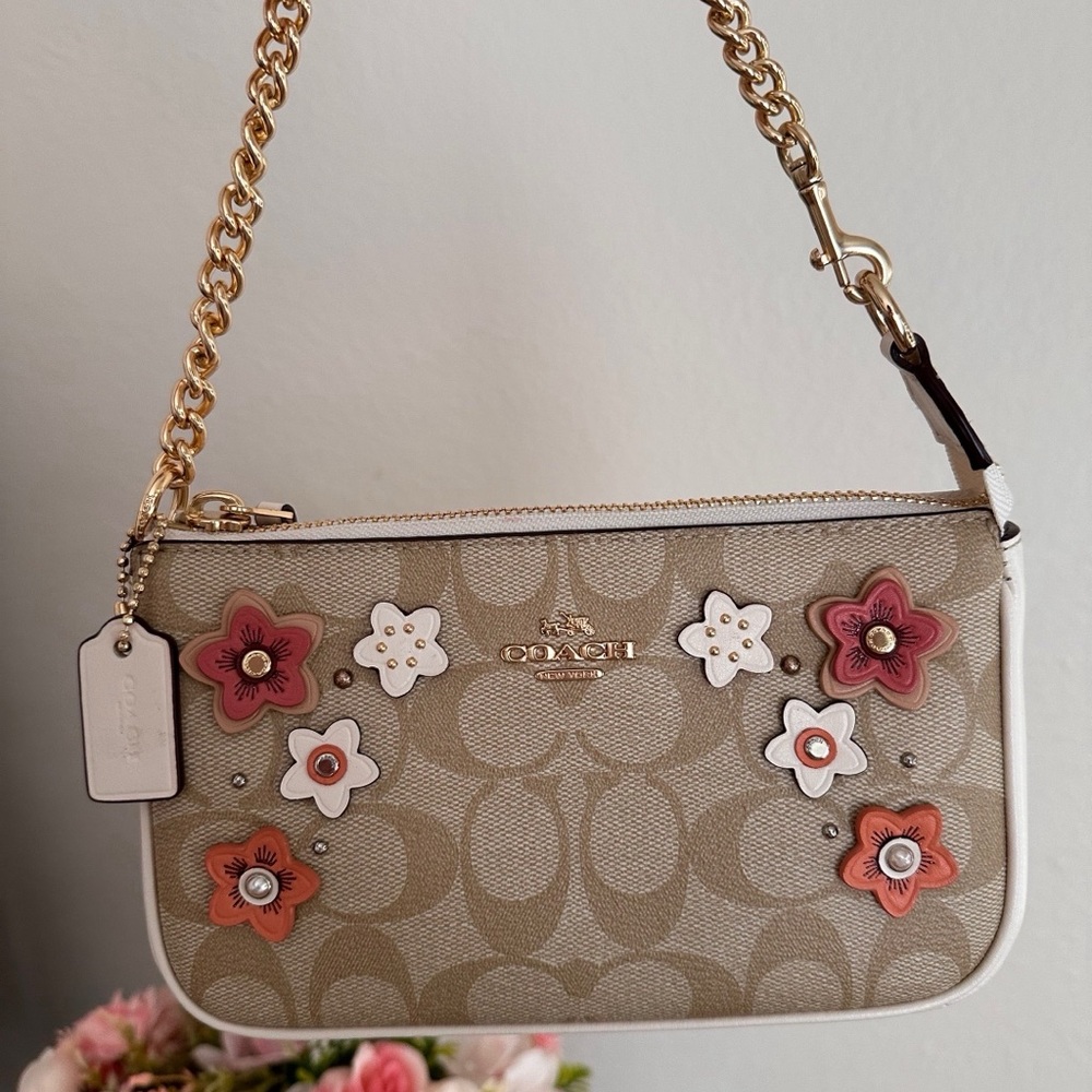 Coach Nolita 19